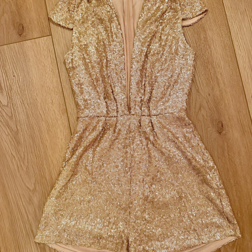 Tobi Gold Sequin Outfit